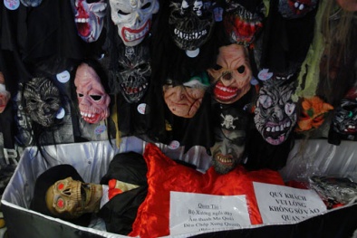 Đồ chơi Halloween: Coi chừng nhiễm độc